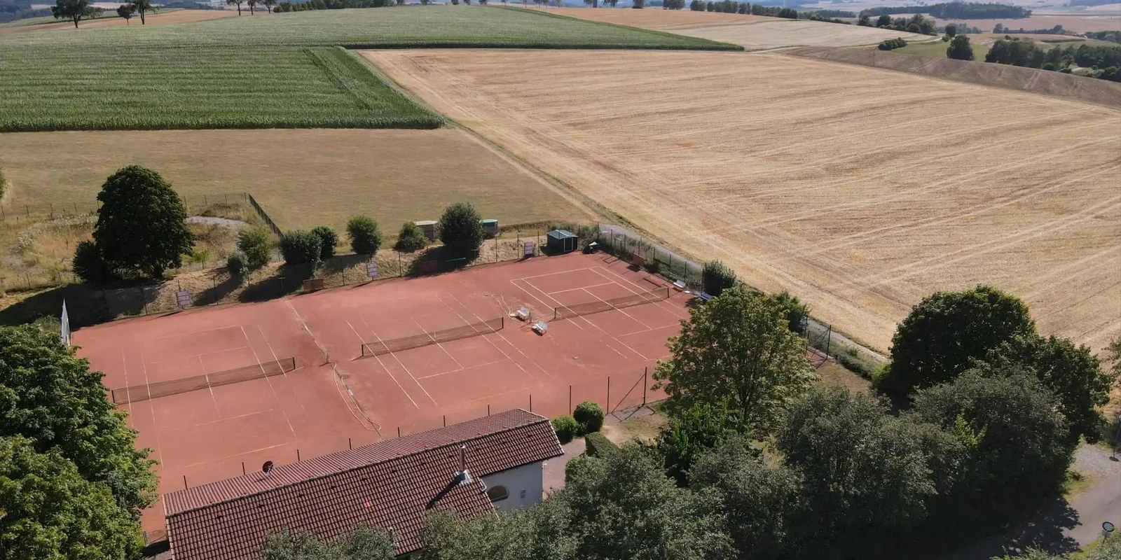 Luftaufnahme der Tennisanlage